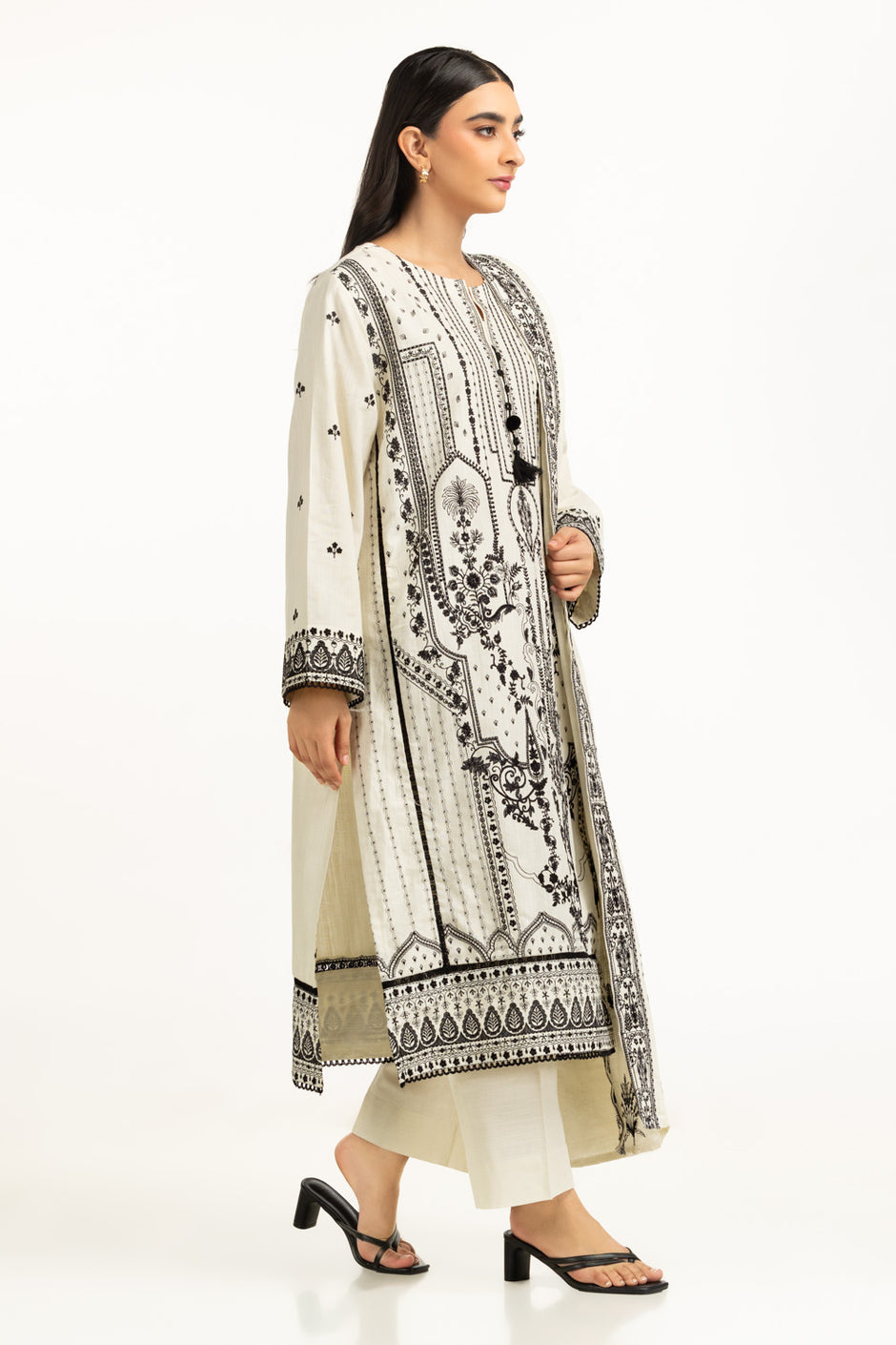 3PC Khaddar Embroidered Suit