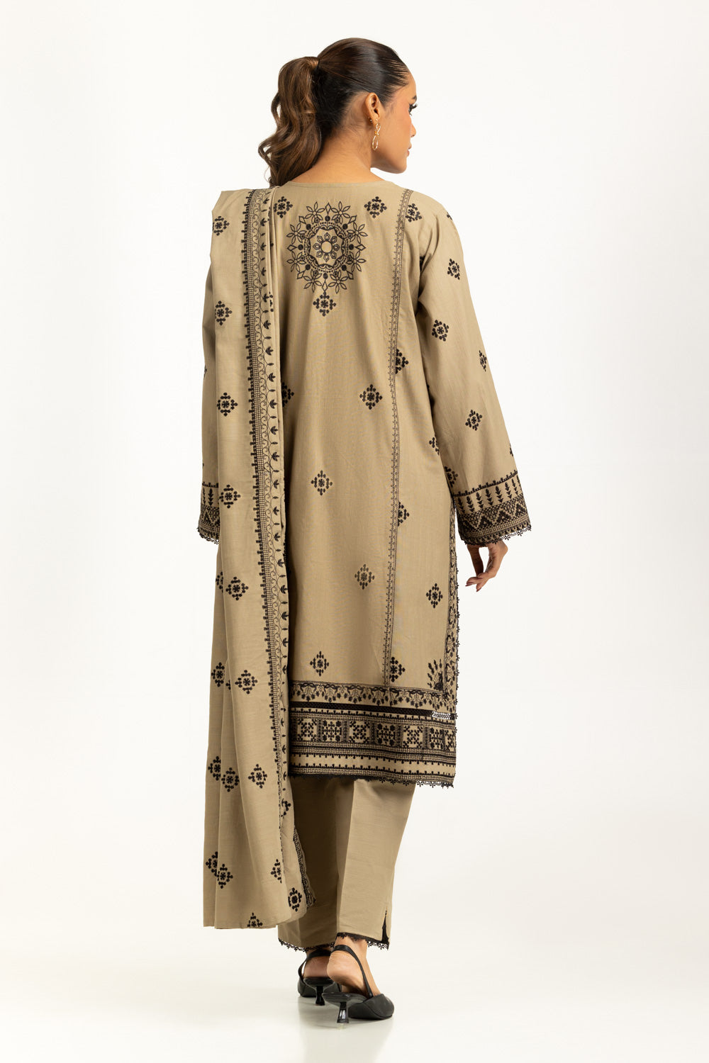 3PC Khaddar Embroidered Suit IUSTKSD-1242