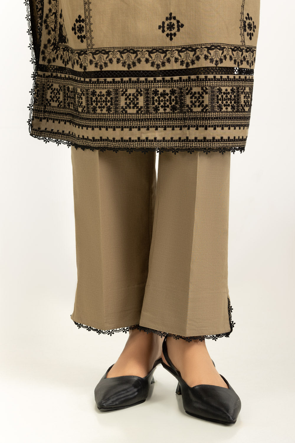 3PC Khaddar Embroidered Suit IUSTKSD-1242