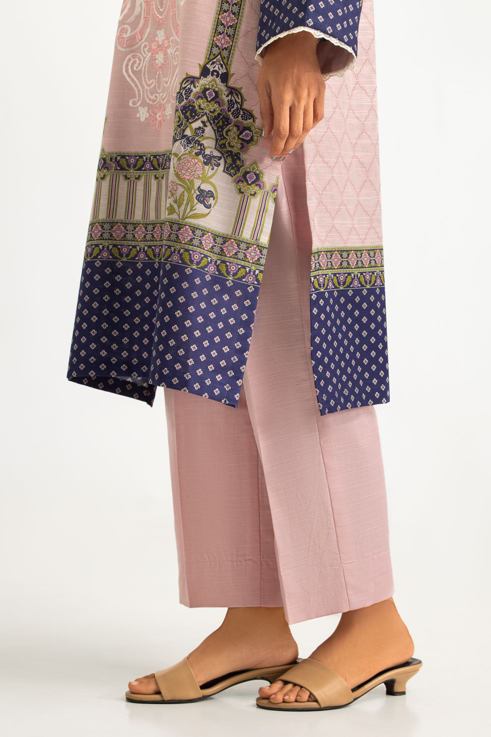 3PC Khaddar Embroidered Suit With Printed