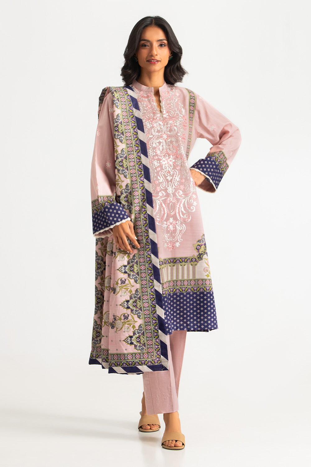 3PC Khaddar Embroidered Suit With Printed
