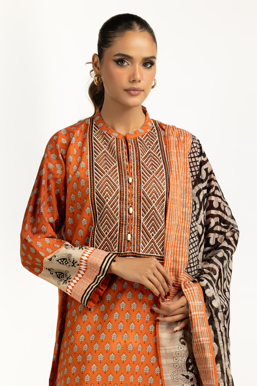 3PC Khaddar Printed Suit With Embroidered IUSTKSD-1223