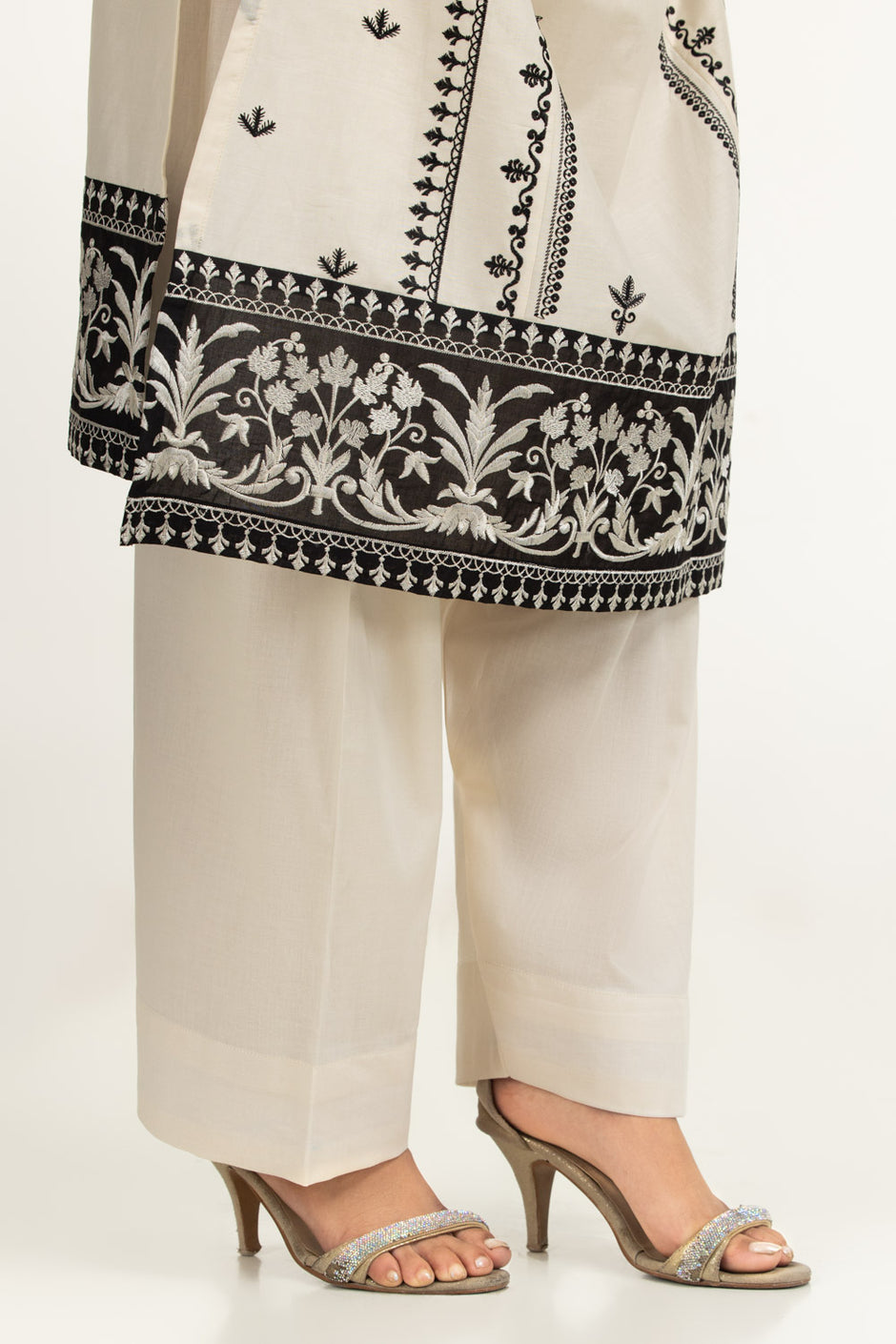 3PC Lawn Embroidered Suit