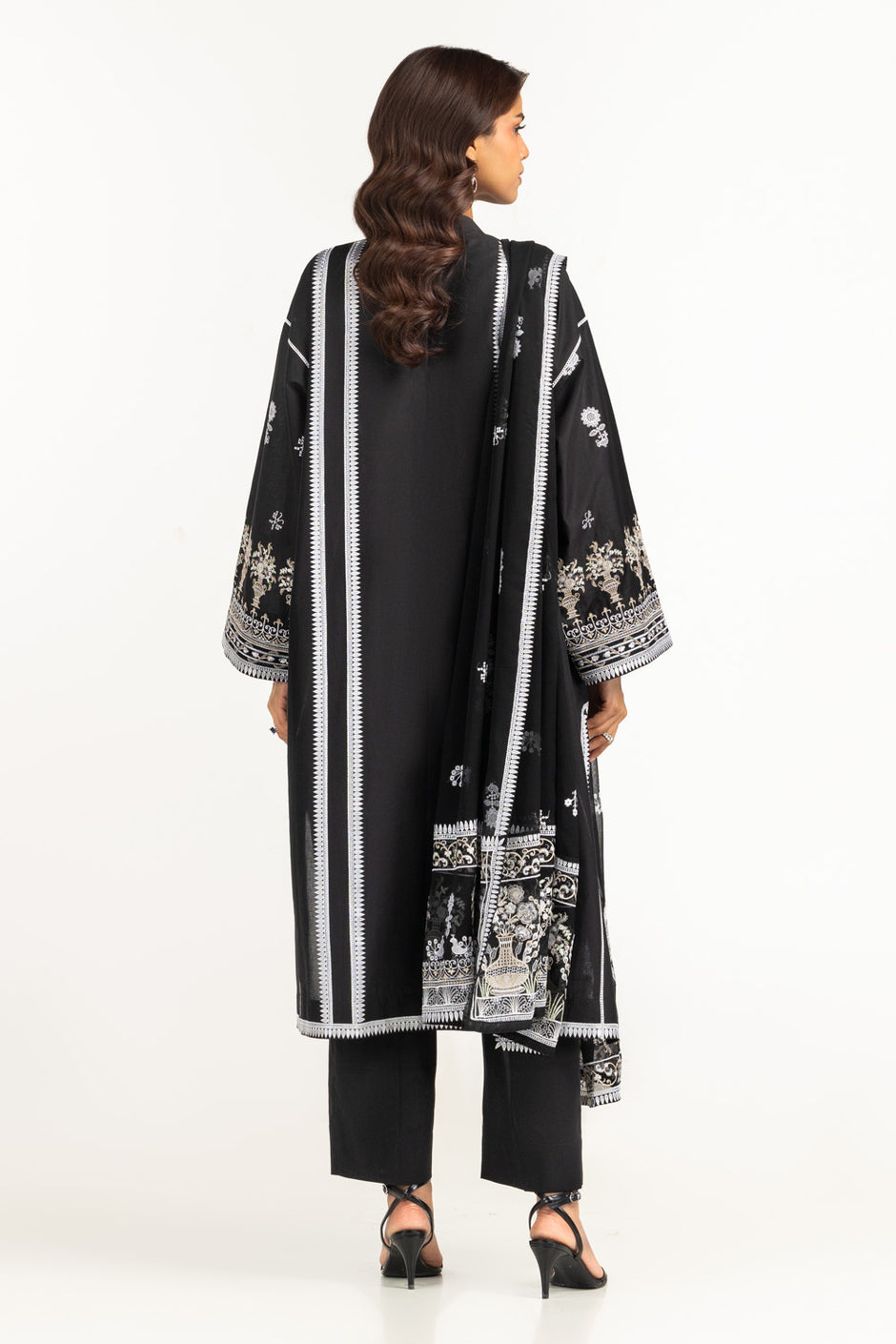 3PC Lawn Embroidered Suit