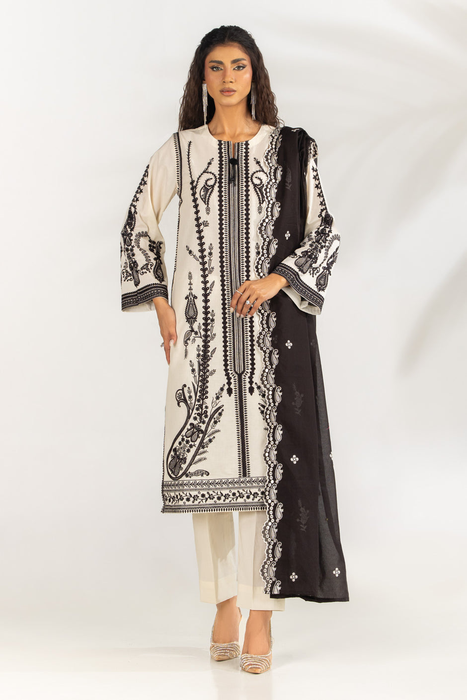 3PC Lawn Embroidered Suit
