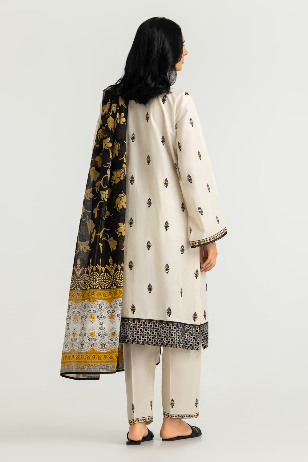 3PC Lawn Embroidered Suit