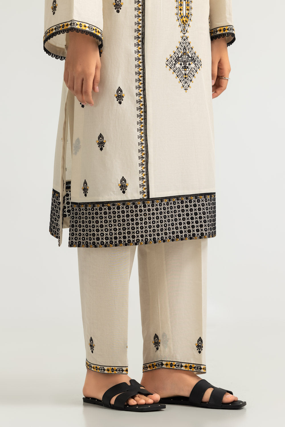 3PC Lawn Embroidered Suit