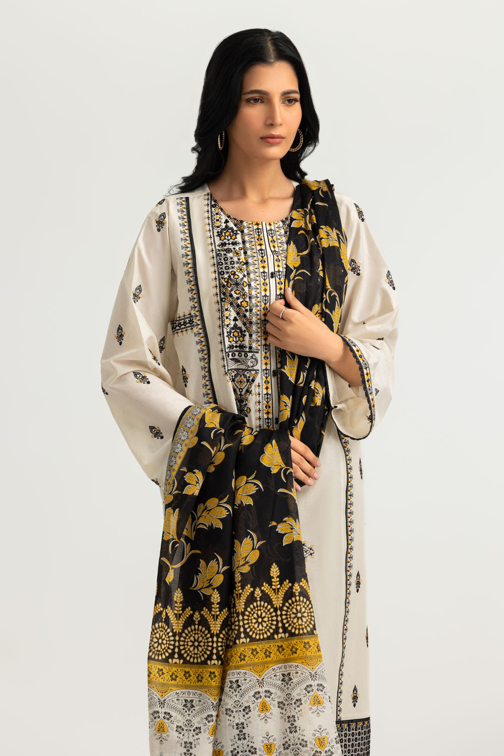 3PC Lawn Embroidered Suit