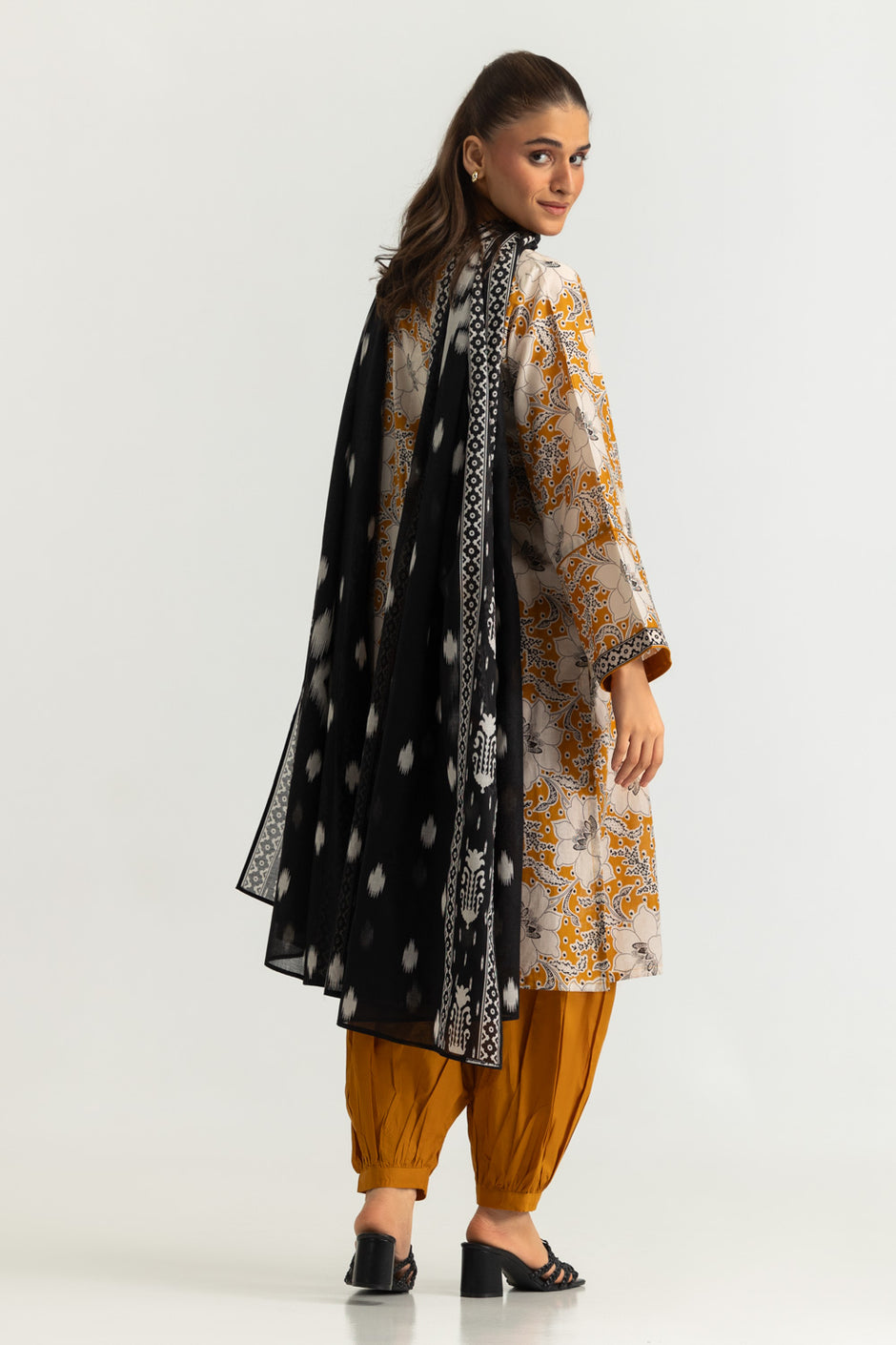 3PC Lawn Printed Suit With Embroidered
