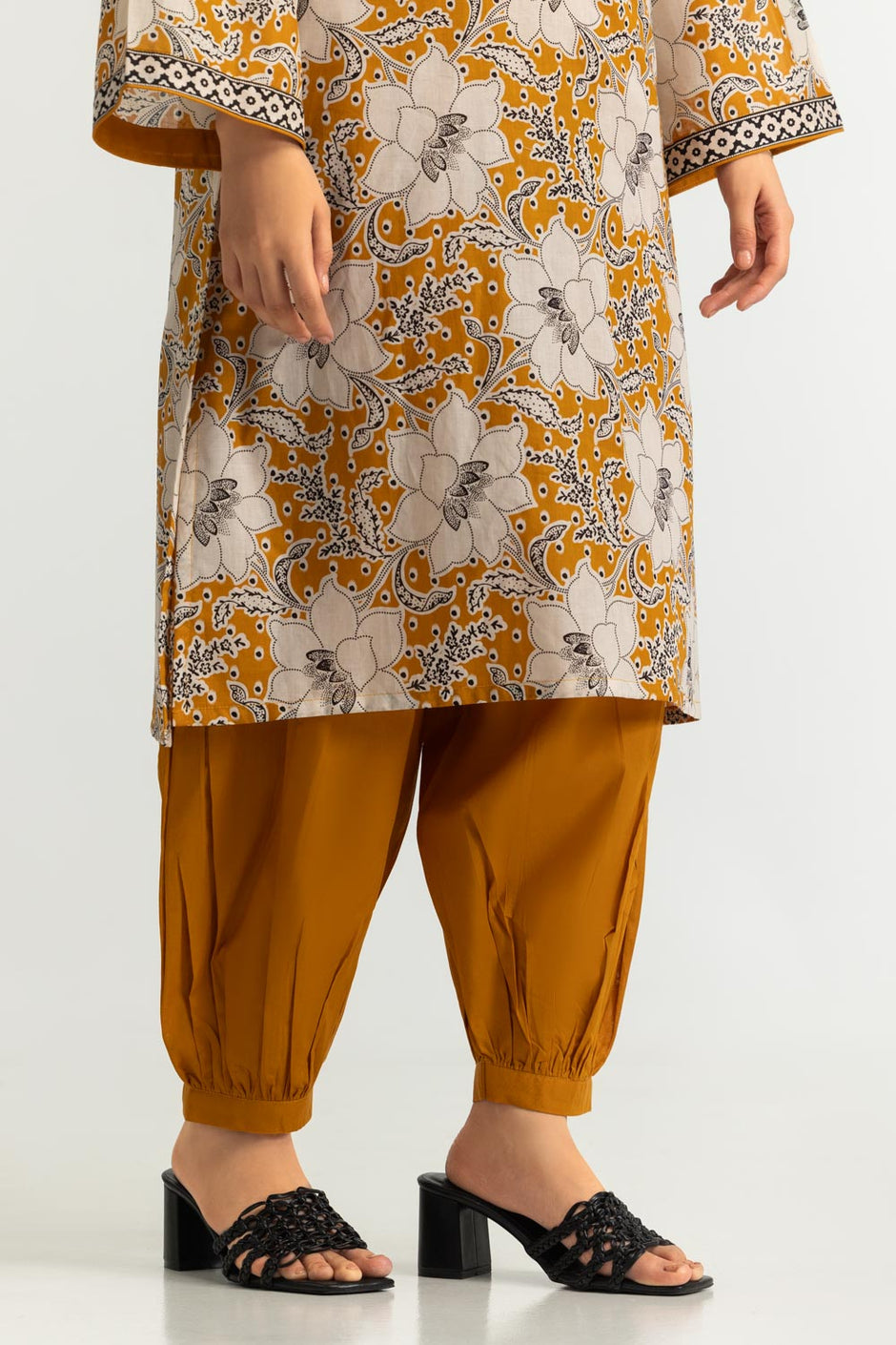 3PC Lawn Printed Suit With Embroidered