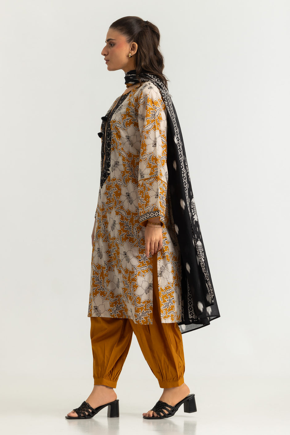 3PC Lawn Printed Suit With Embroidered