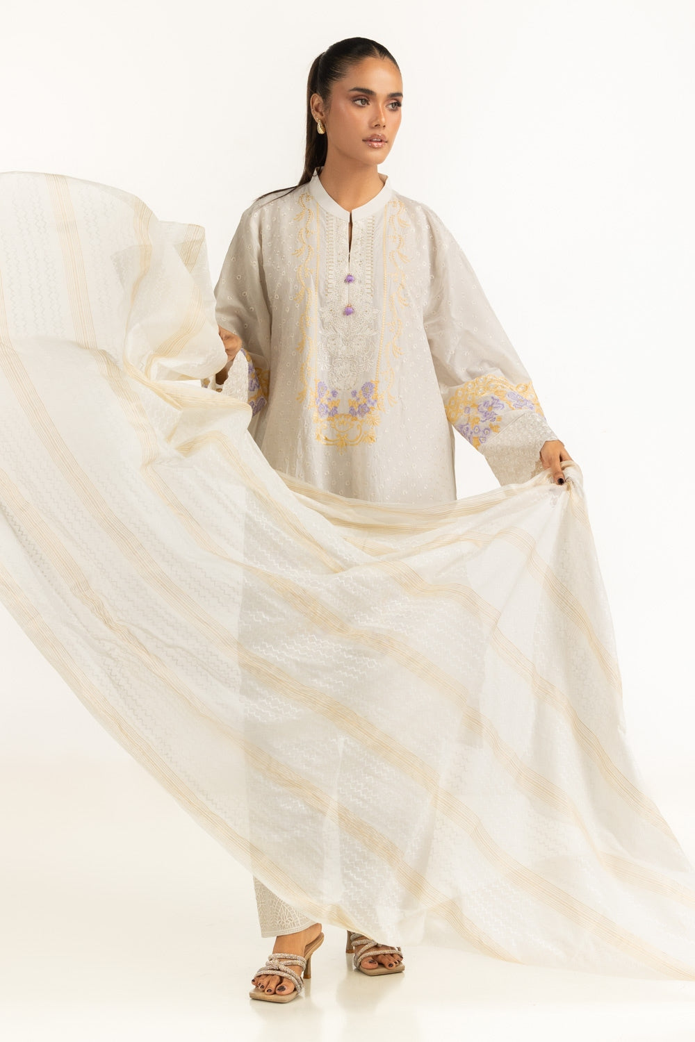 3Pc Lawn Embroidered Suit IUSTKSD-868