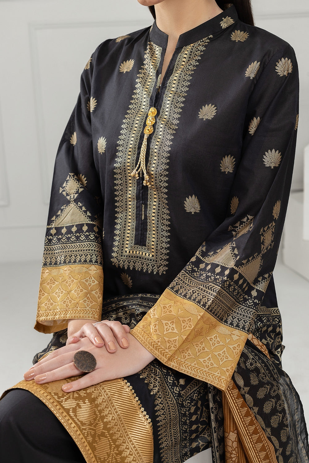 3PC Lawn Gold Printed Suit