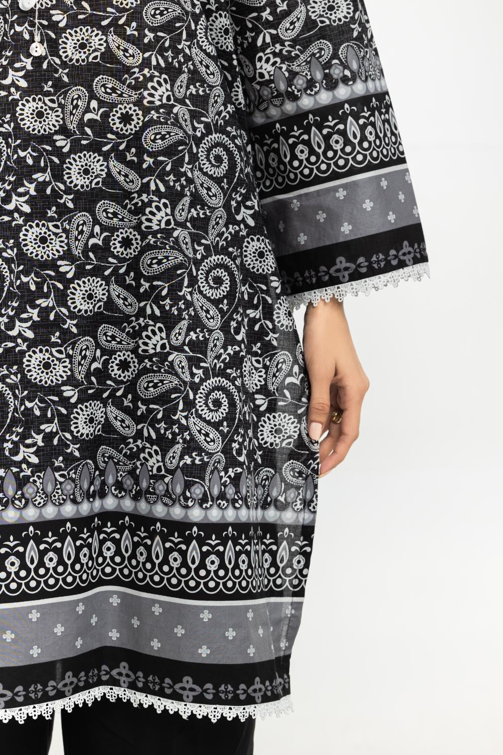 3PC Lawn Printed Suit IUSTKSD-504