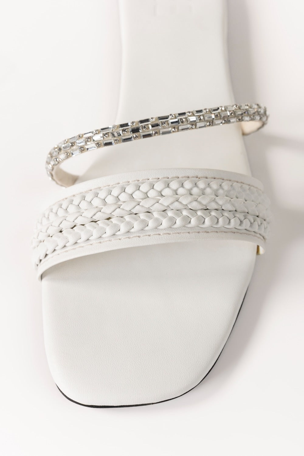 White Slipper IWE-SLP24-023