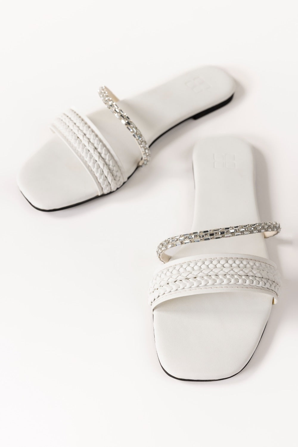 White Slipper IWE-SLP24-023