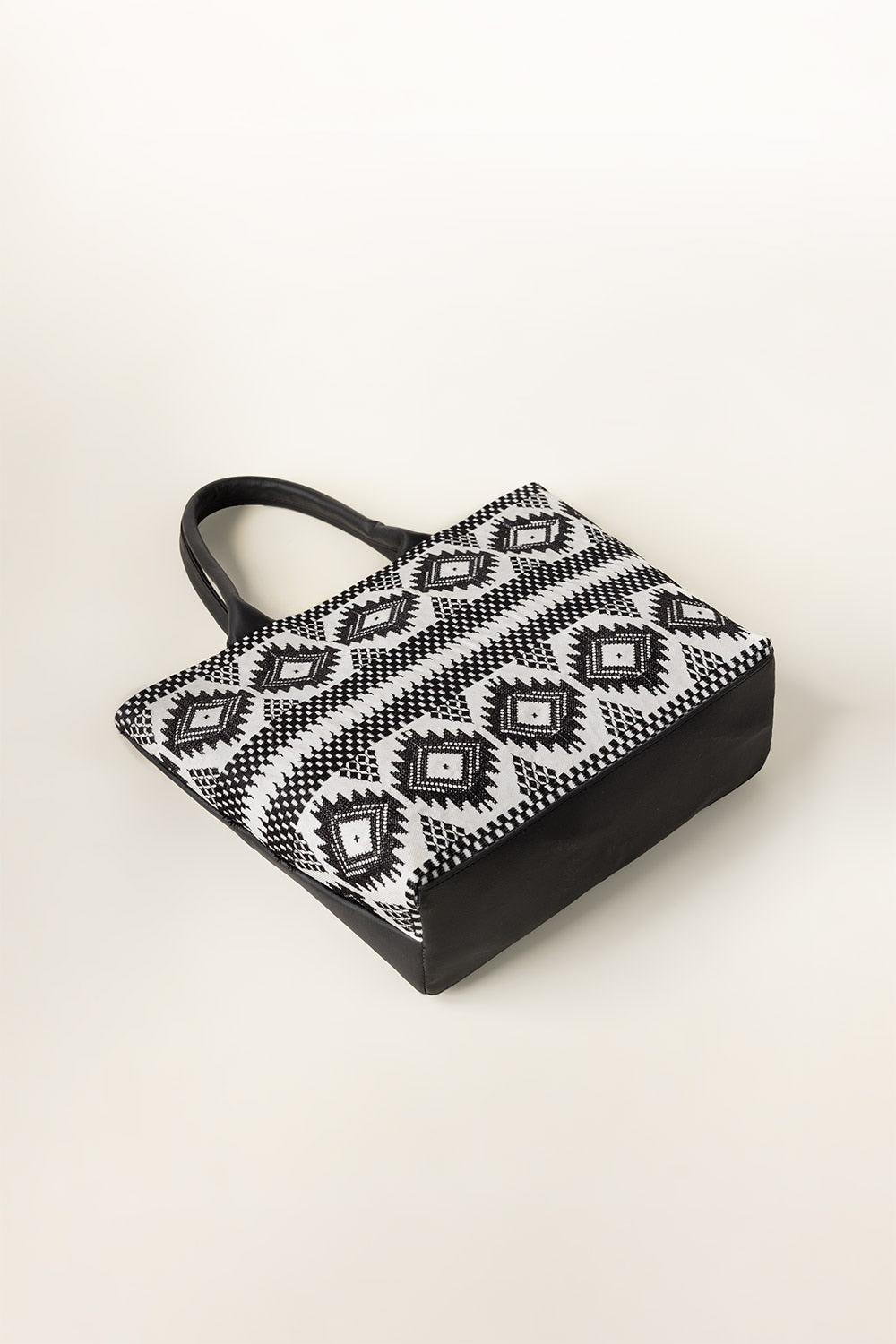 Black And White Handbag IWB-HDB24-018
