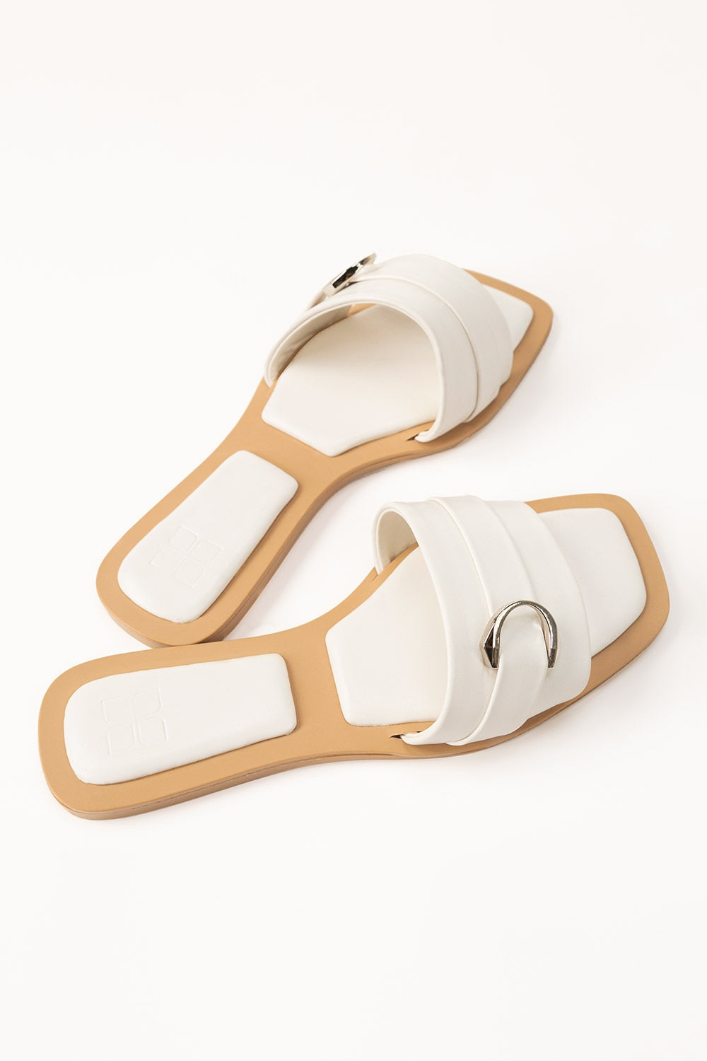 White Comfy Slipper IWW-CFS24-001