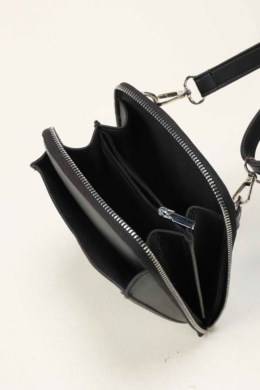 Black Cross Body WalletIBS-CBW25-001