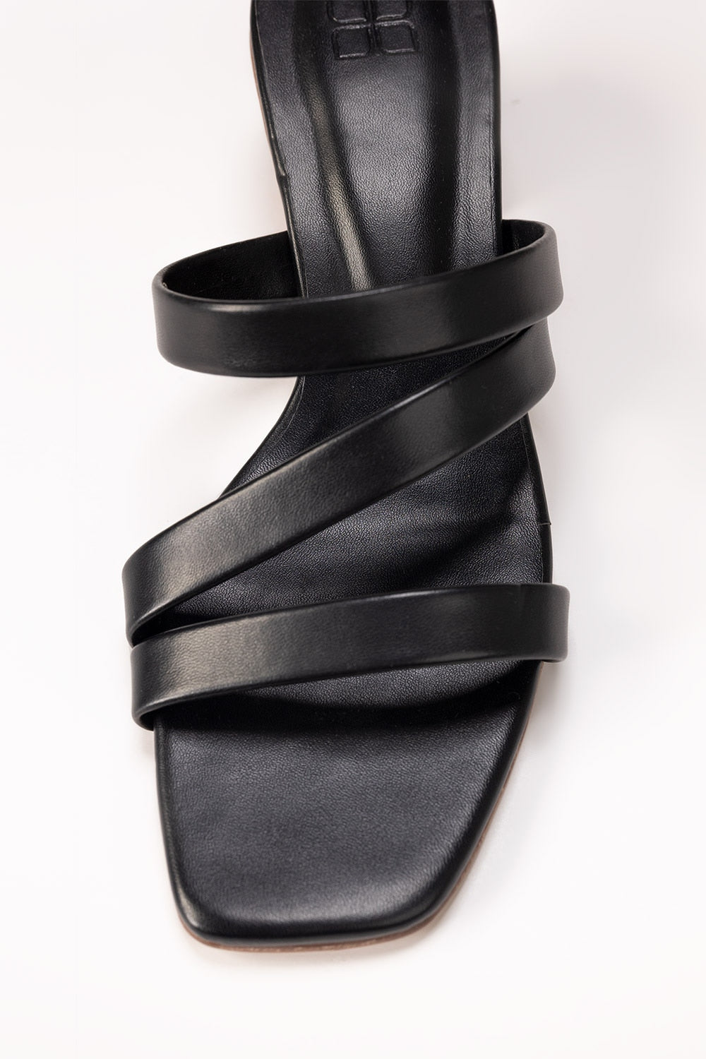 Women Black Heels IFS-HLS25-001