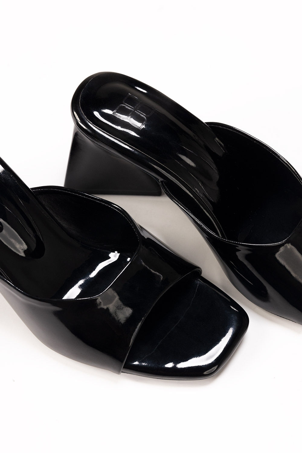 Women Black Heels IFS-HLS25-003