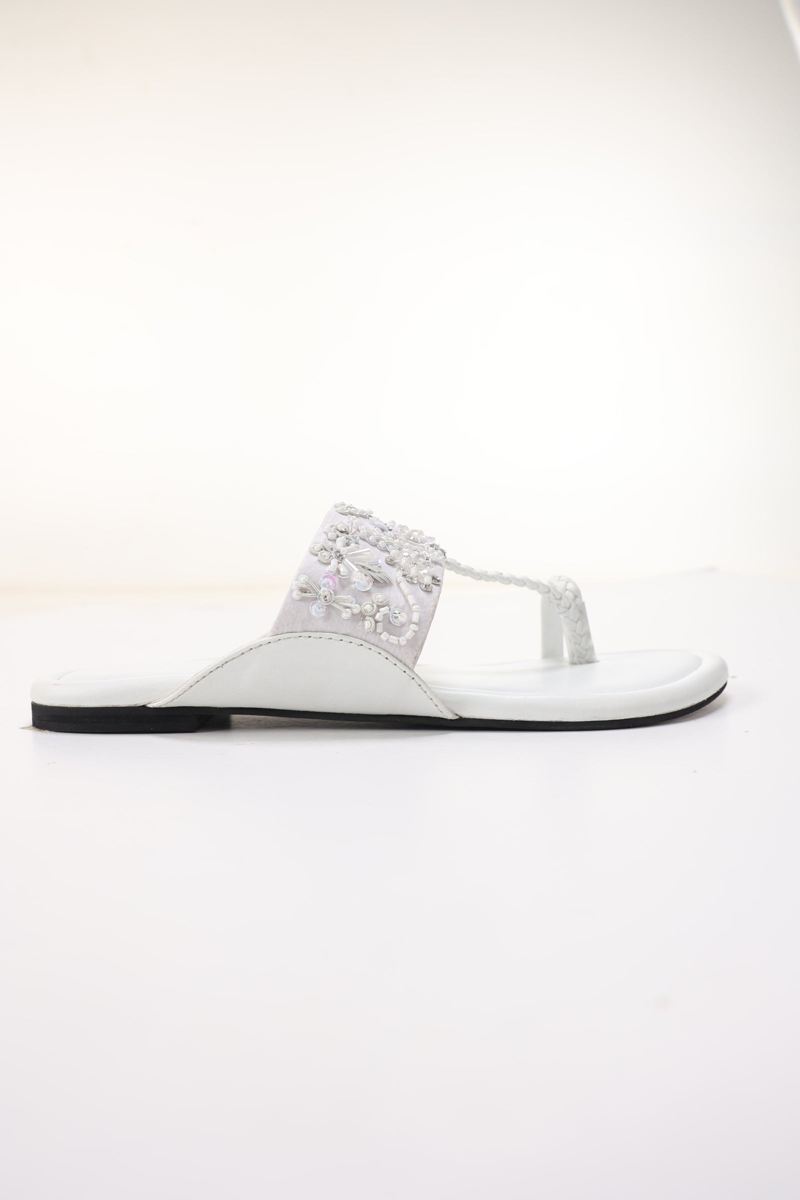 Women White Kolhapuri IFS-KLP25-002
