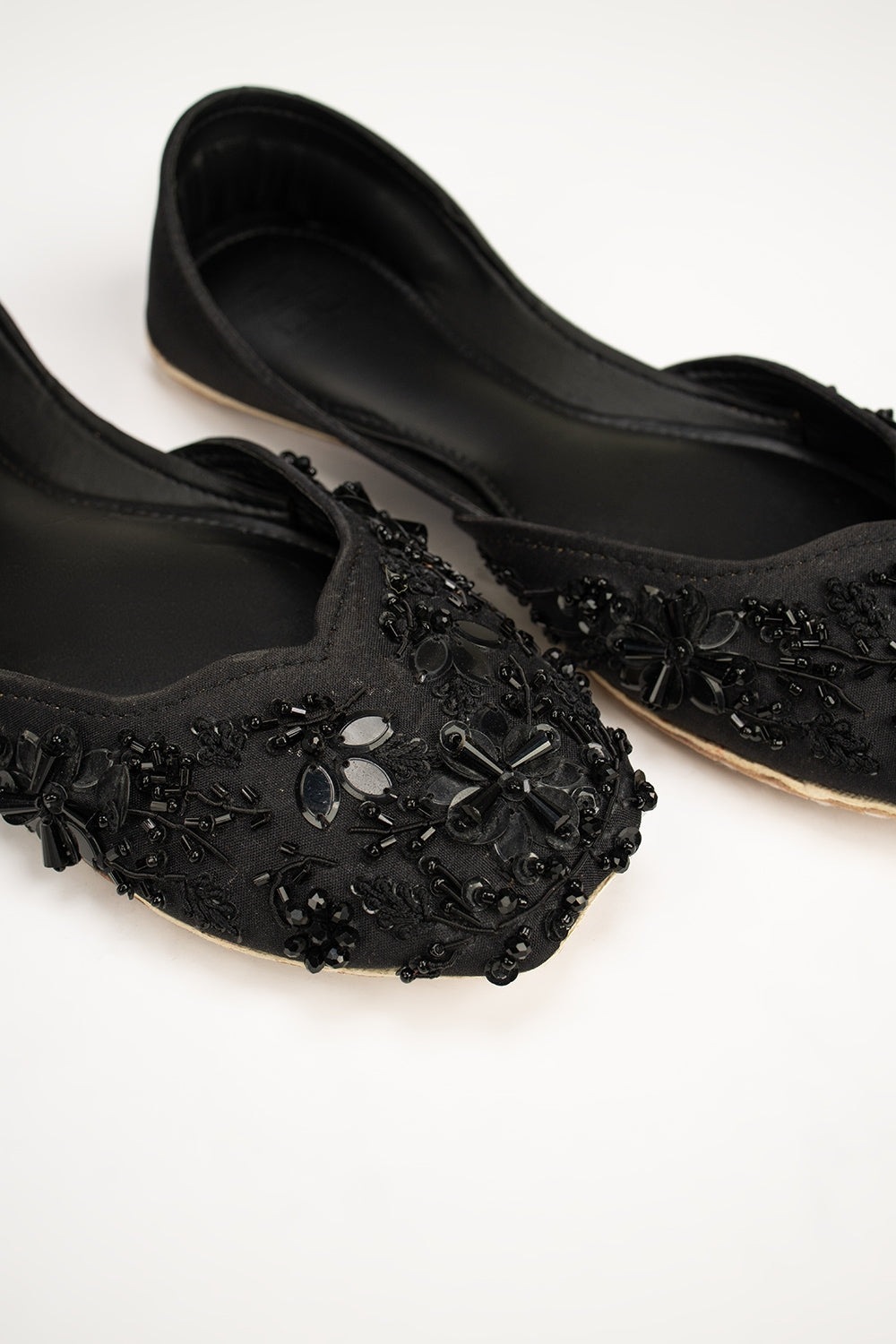Women Black Khussa IFS-KHS25-005