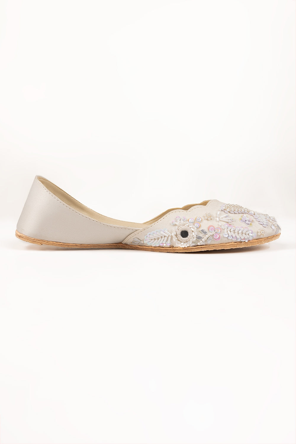 Women Off White khussa IFS-KHS25-006