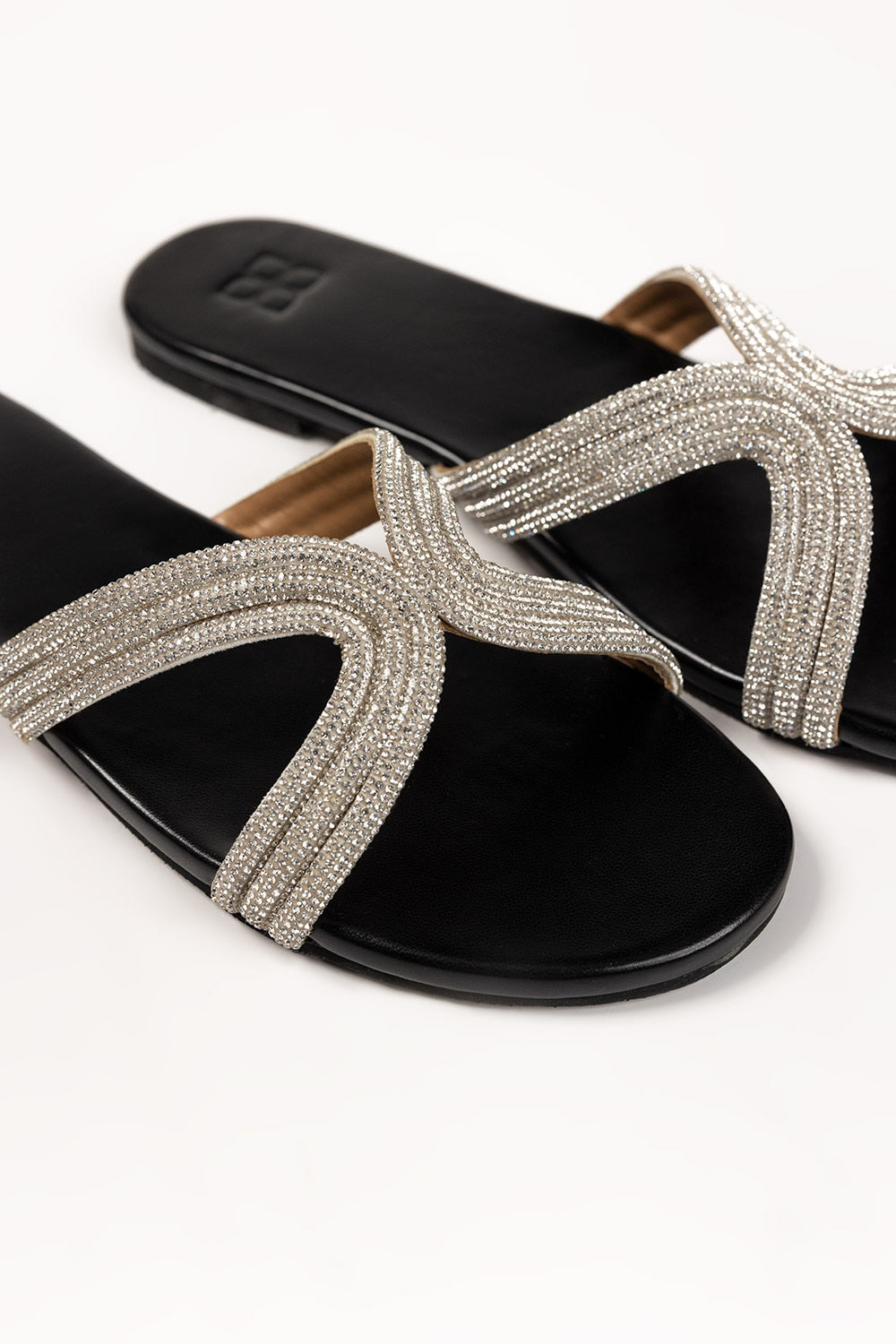 Women Black Slipper IFS-SLP25-011