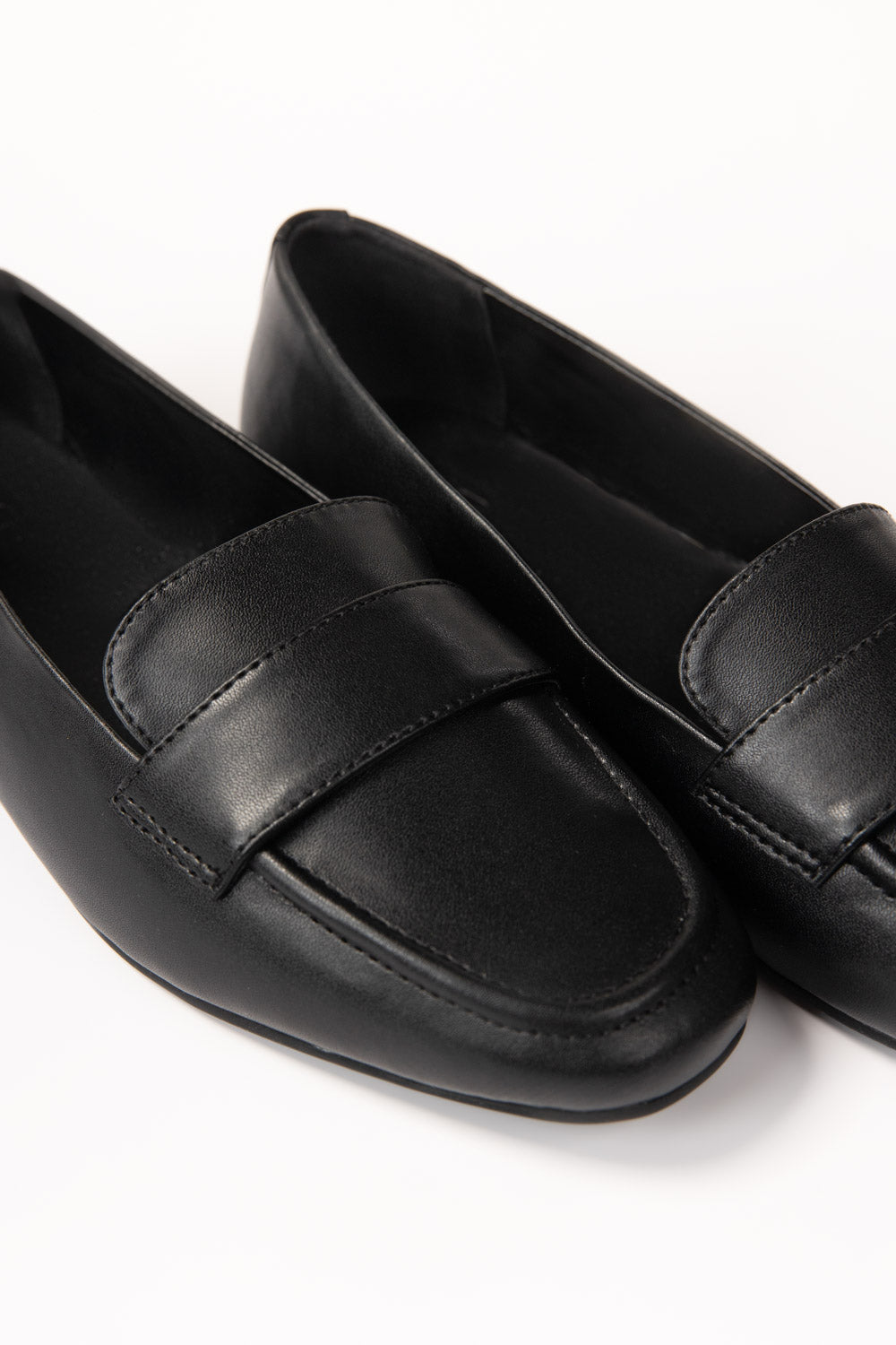 Black Loafers IFS-LFR25-003