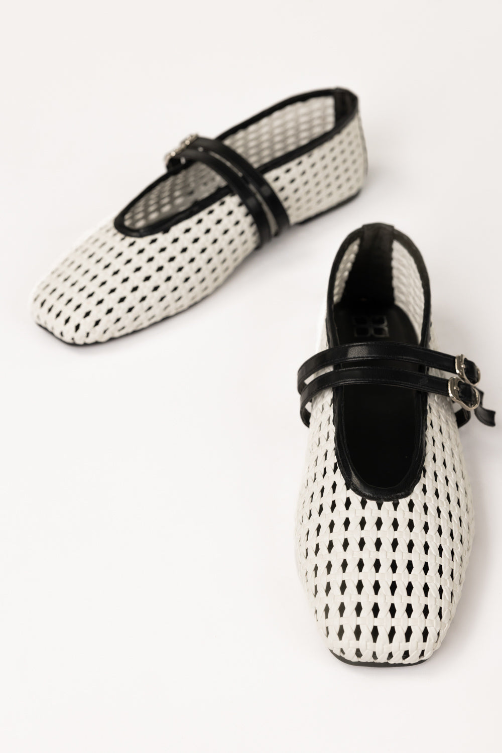 White Black Pumps