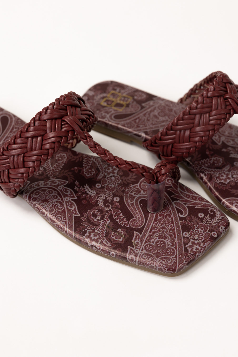 Maroon Kolhapuri