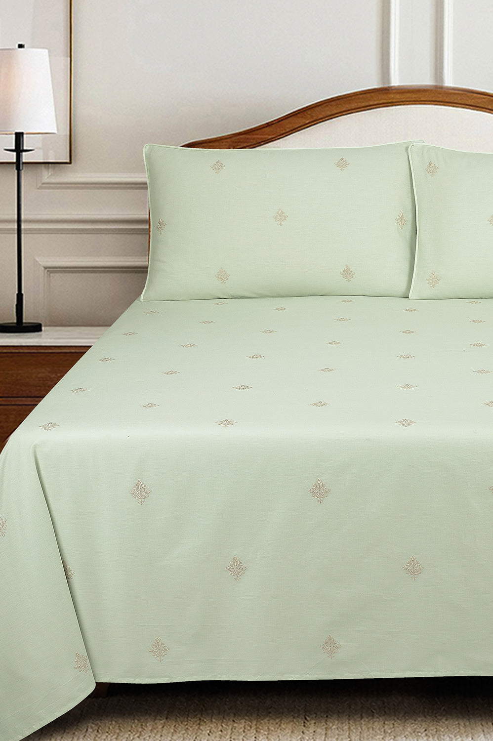 Aqua T-150 Embroidered Bed Sheet Set
