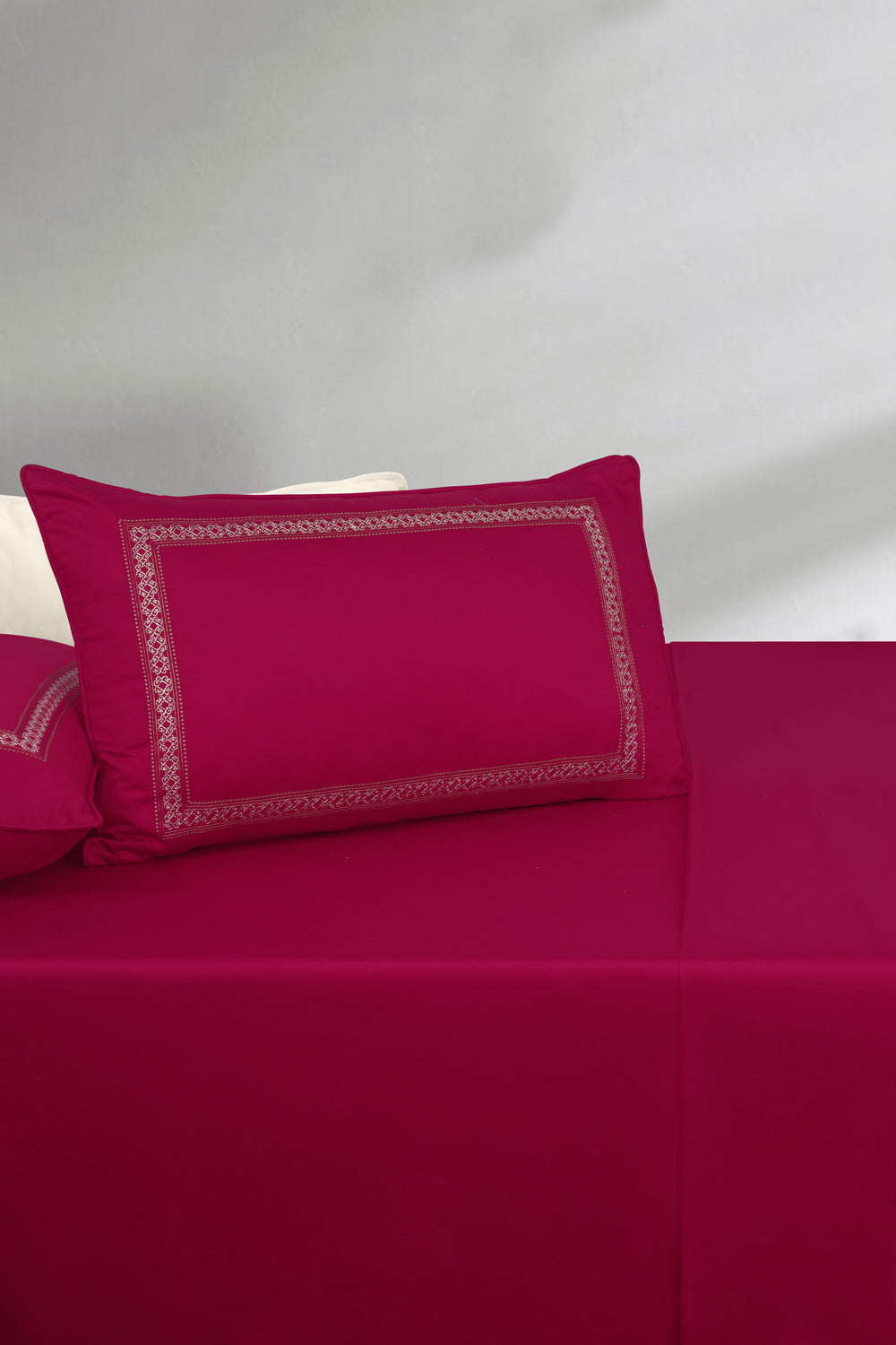 Carmine T-200 Embroidered Bed Sheet Set
