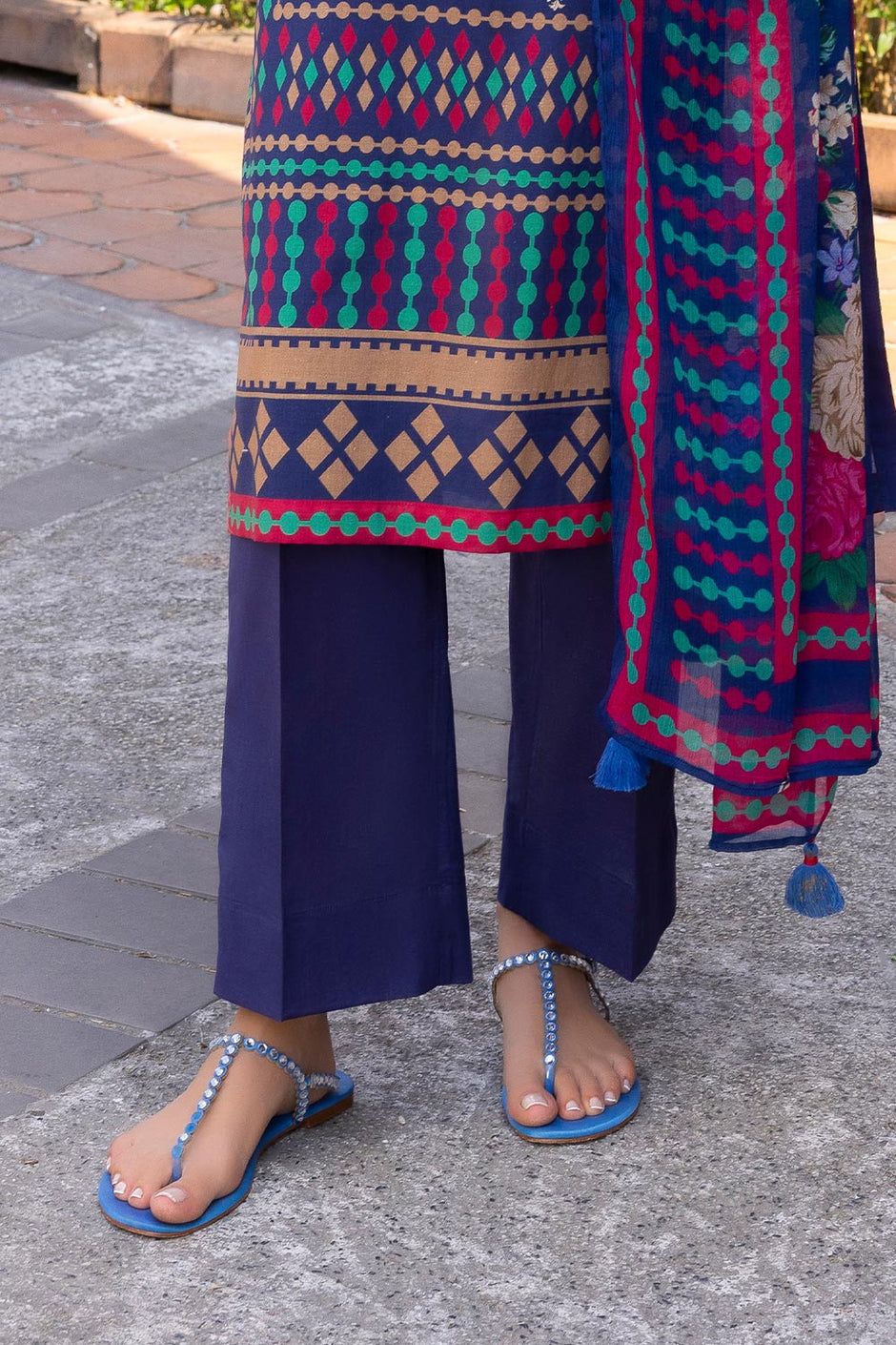 3 Piece Printed Lawn suit with Chiffon Dupatta