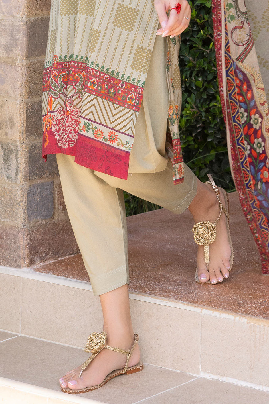 3 Piece Printed Lawn suit with Chiffon Dupatta