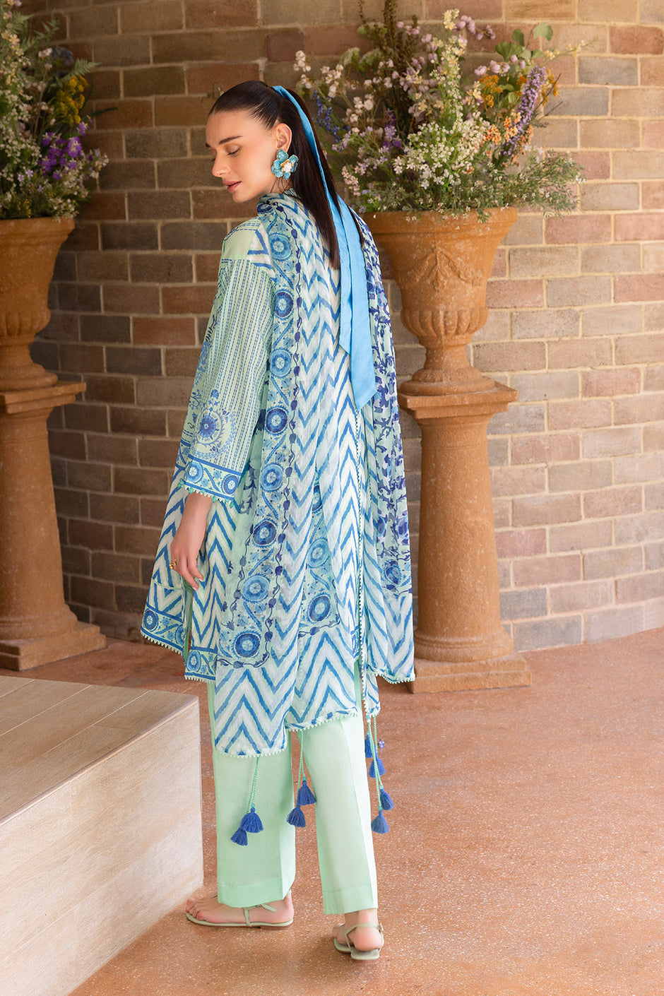 3 Piece Printed Lawn suit with Chiffon Dupatta