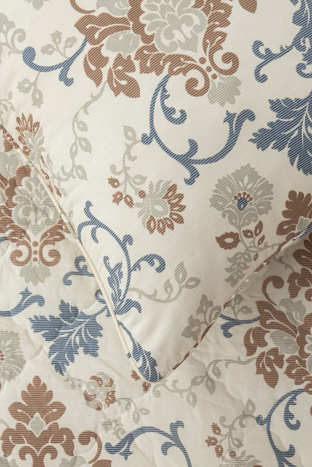 Damask Hatch T-150 Bed Throw