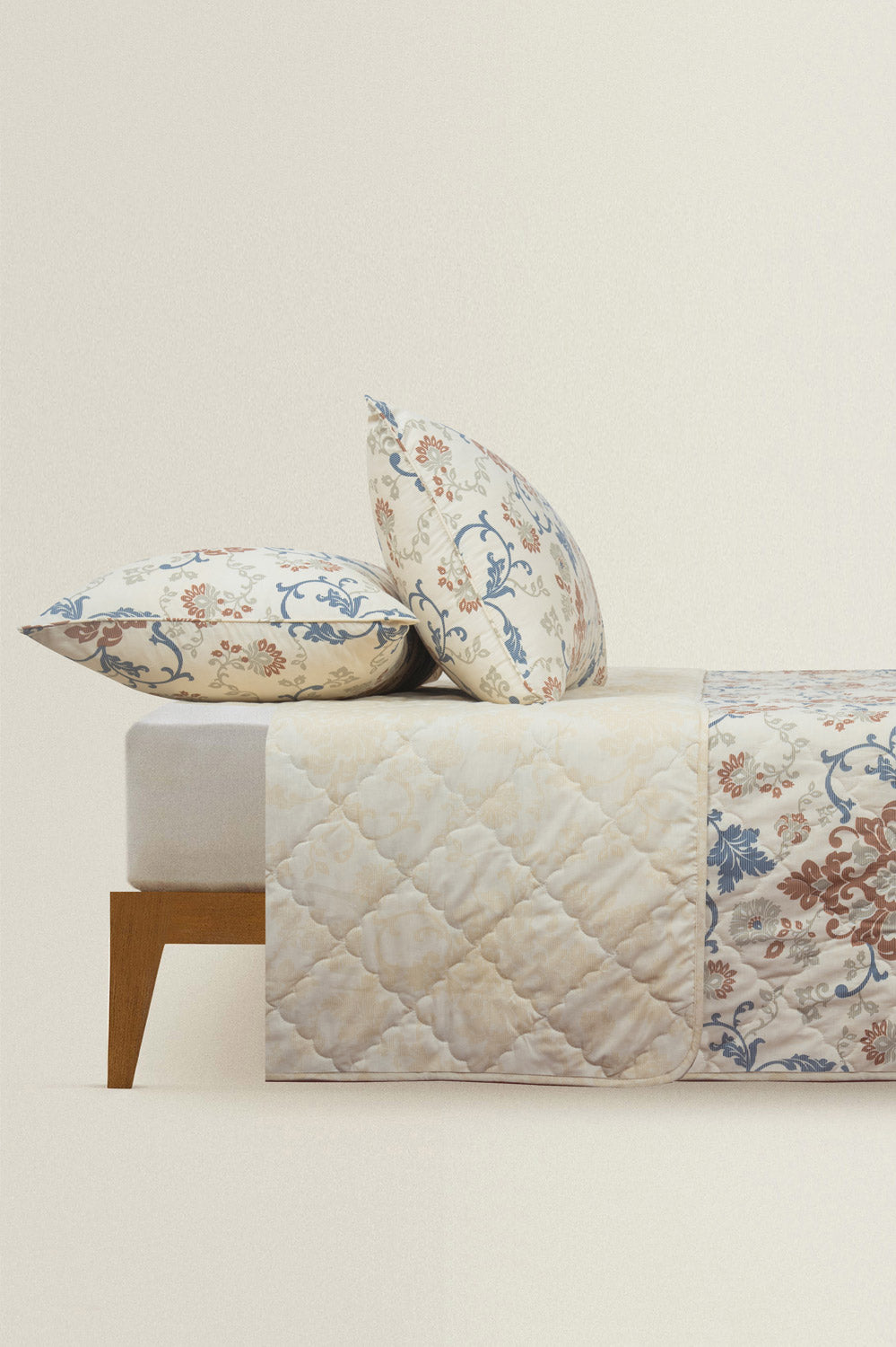 Damask Hatch T-150 Bed Throw
