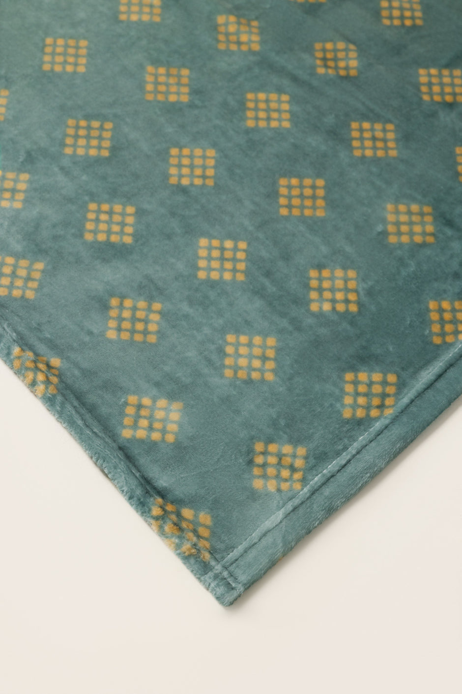 Diamond Single Ply Fleece Throw