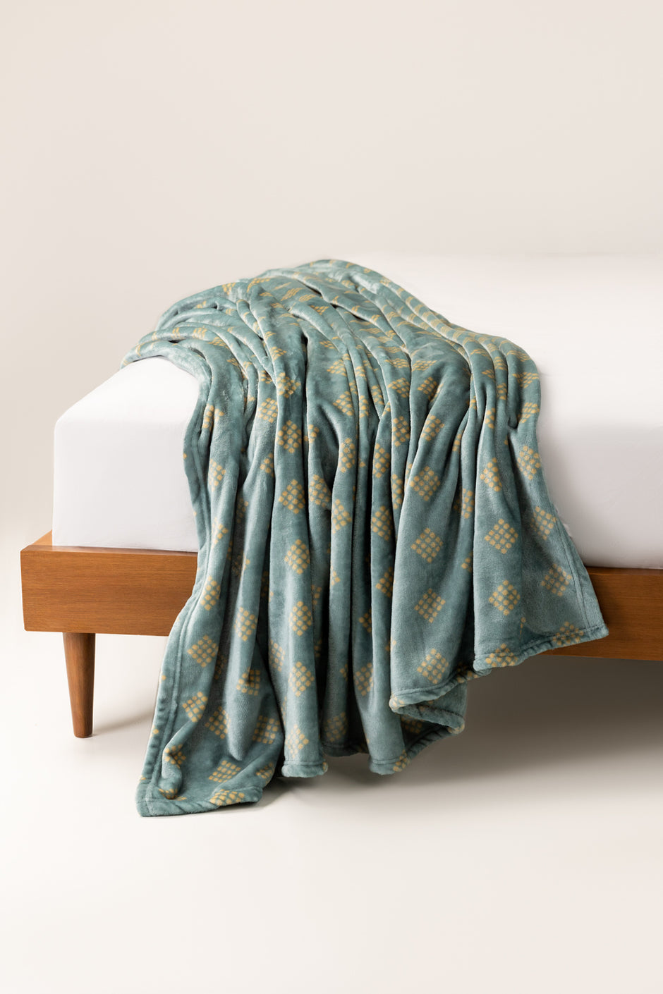 Diamond Single Ply Fleece Throw