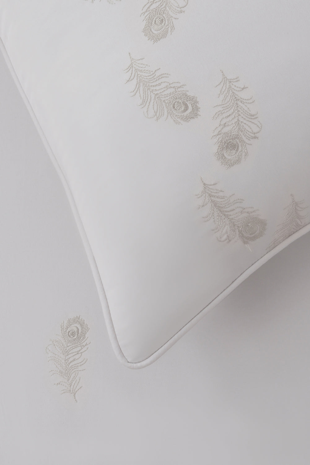 Dove T-400 Embroidered Quilt Cover Set