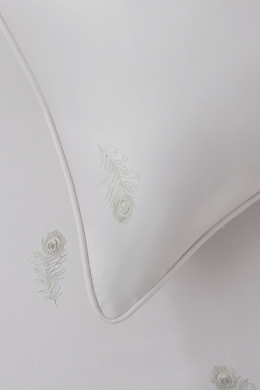 Dove T-400 Embroidered Bed Sheet Set