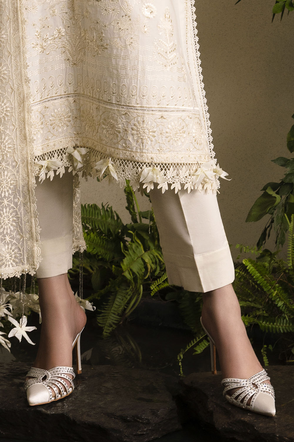3 Piece Embroidered Lawn Suit with Embroidered Chiffon Dupatta