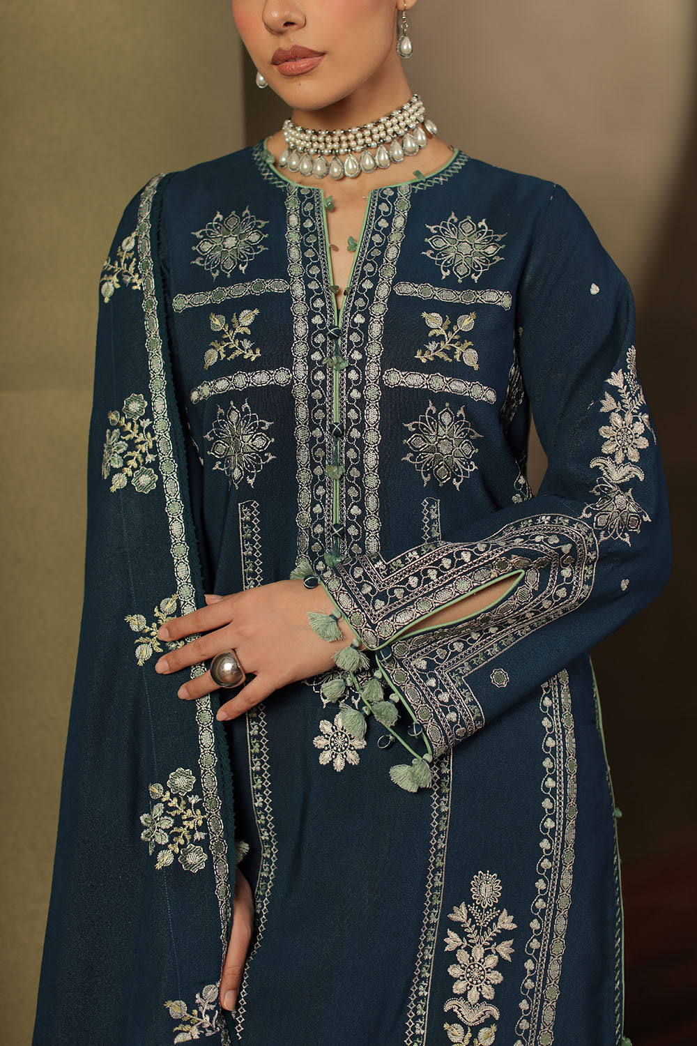 3 Piece Embroidered Cotton Linen Karandi Suit