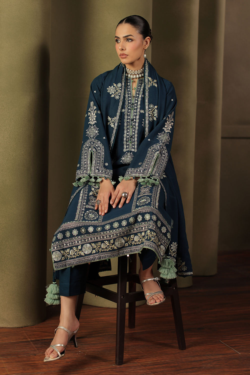 3 Piece Embroidered Cotton Linen Karandi Suit
