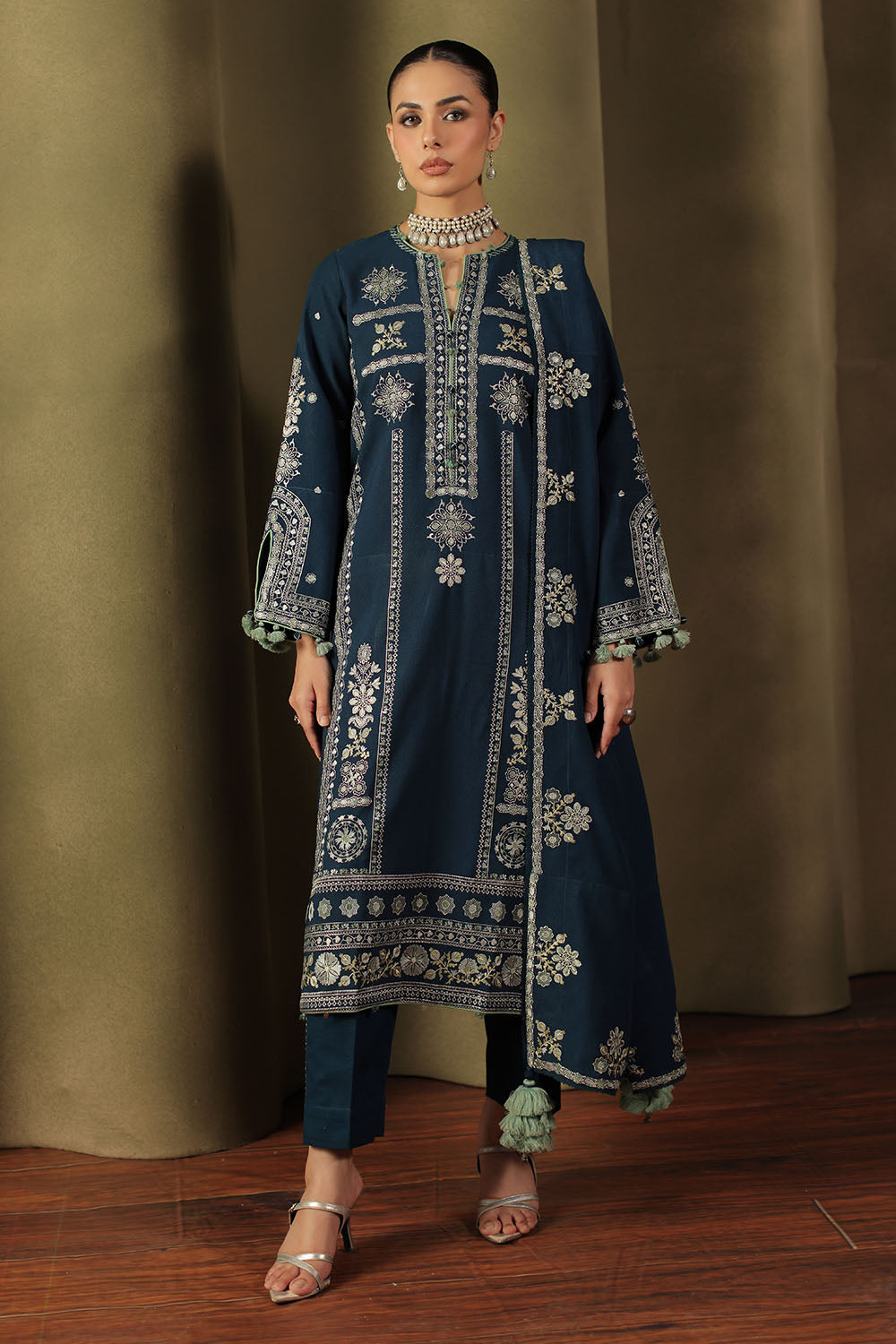3 Piece Embroidered Cotton Linen Karandi Suit