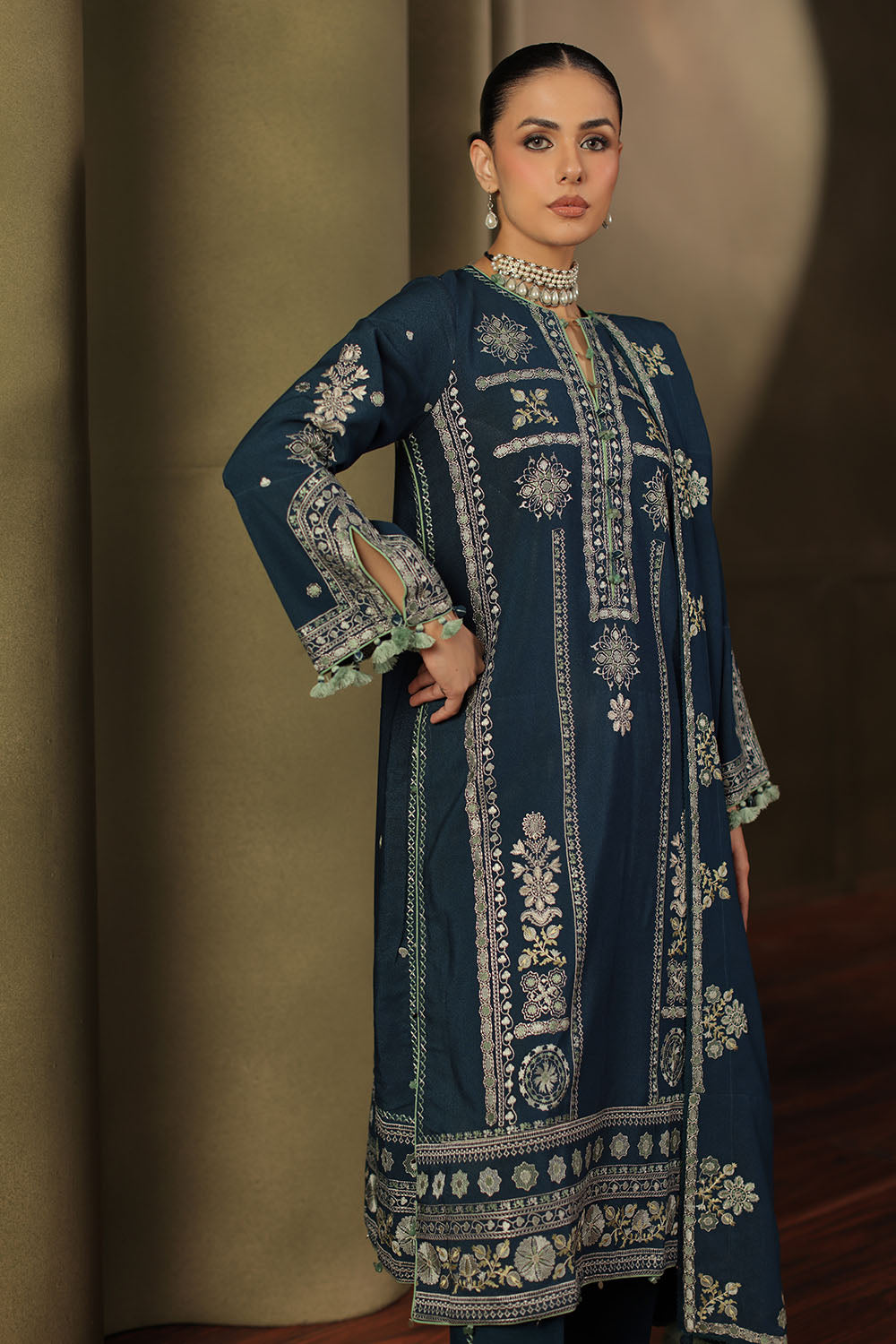 3 Piece Embroidered Cotton Linen Karandi Suit