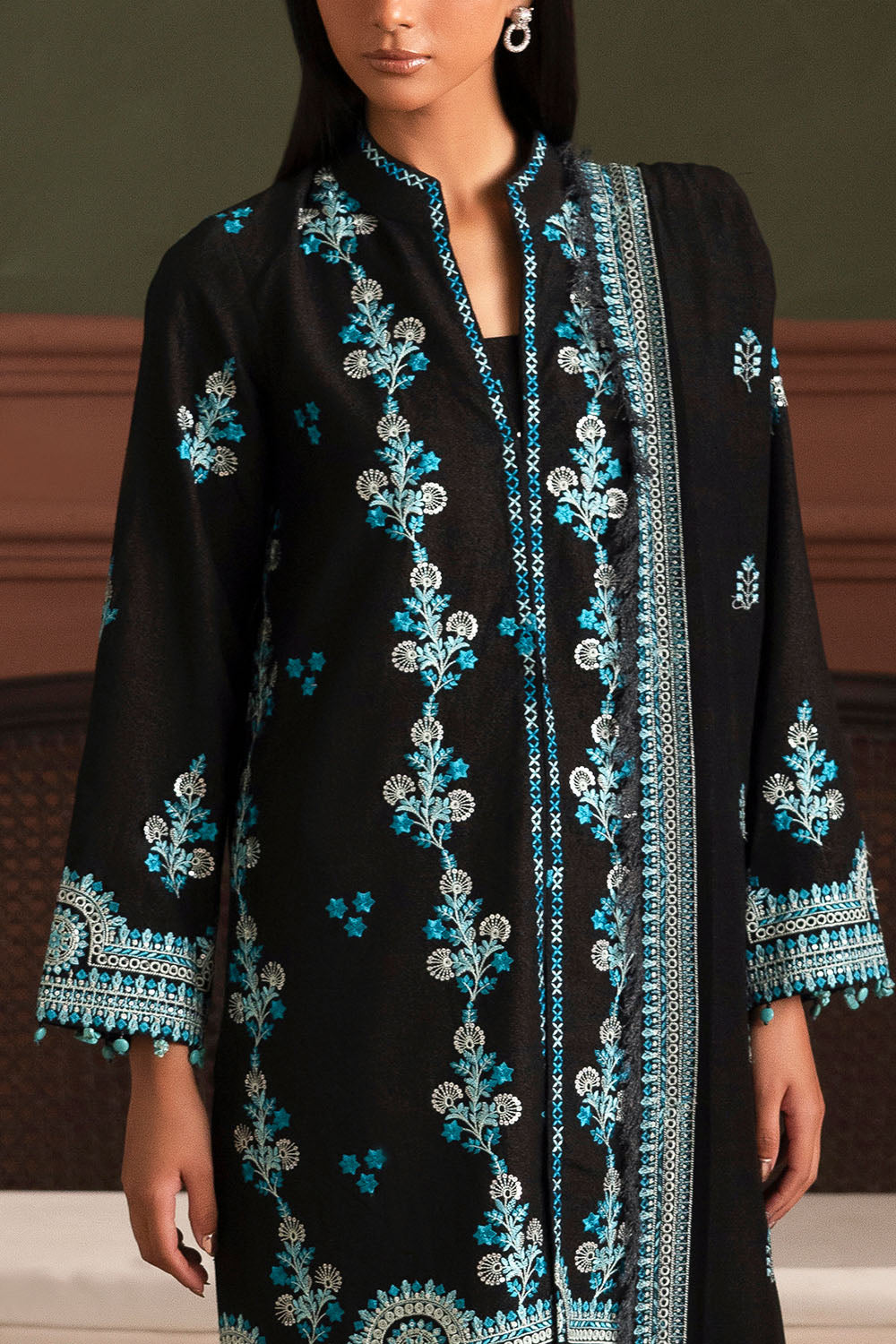 3 Piece Embroidered Cotton Linen Karandi Suit