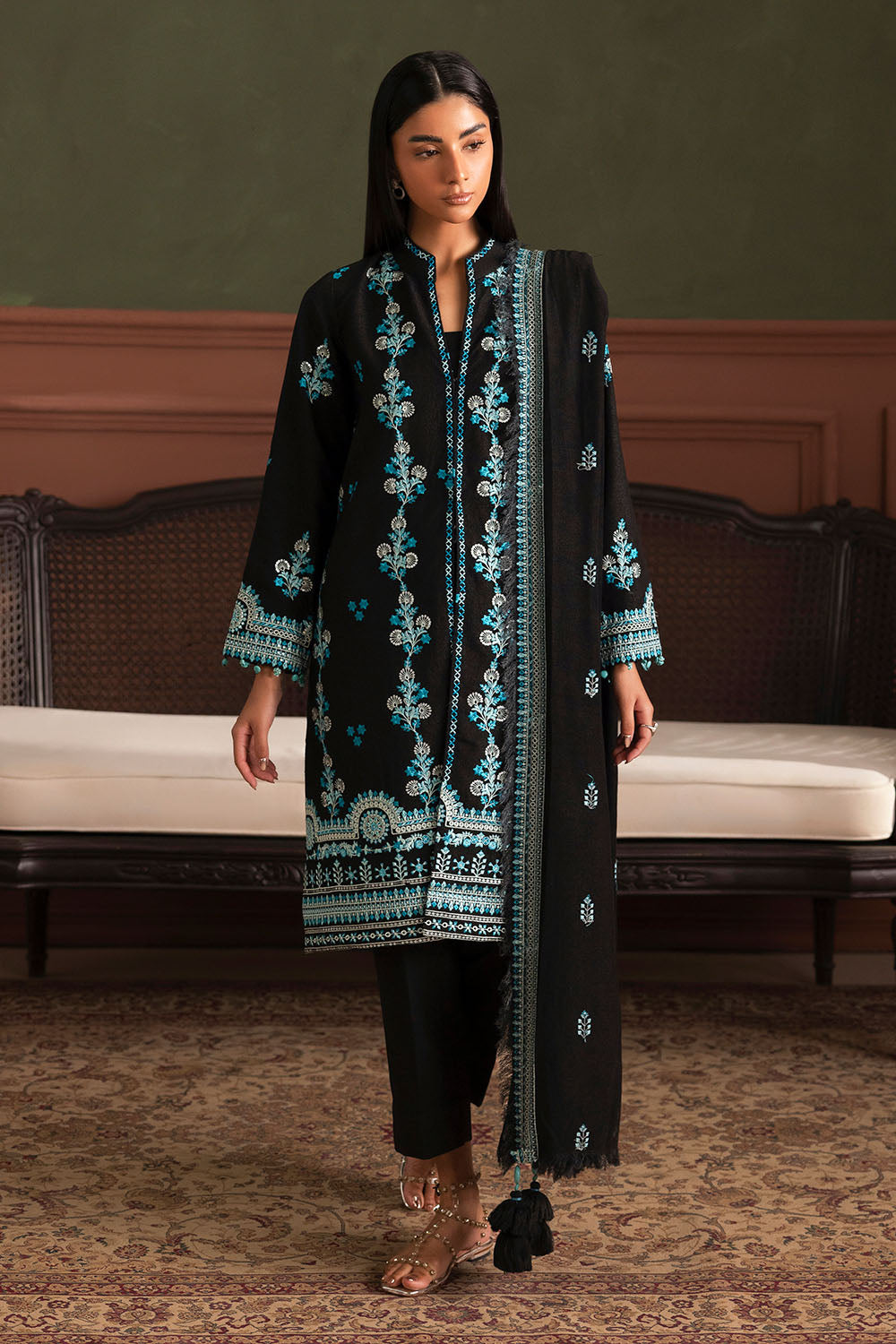 3 Piece Embroidered Cotton Linen Karandi Suit